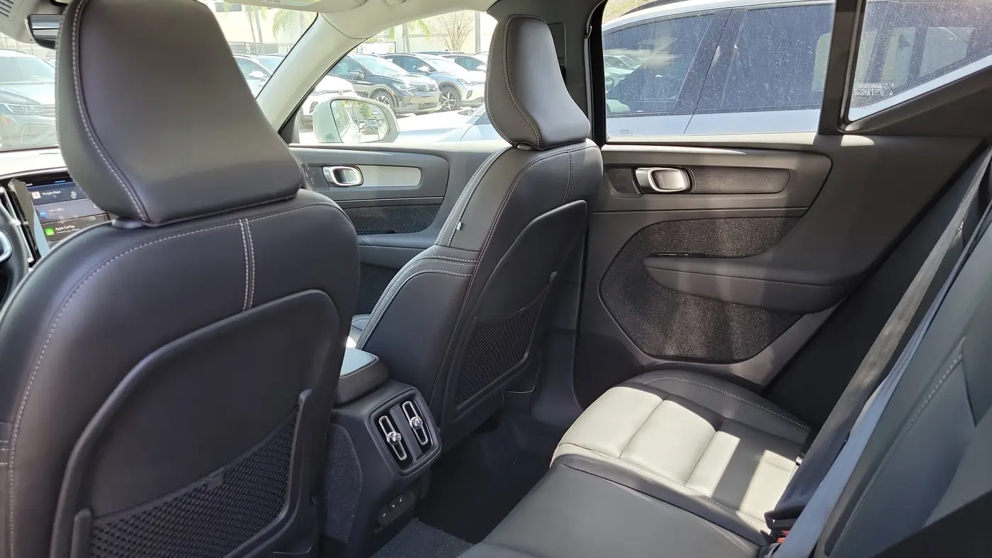 2025 Volvo XC40 B5 Core Bright Theme