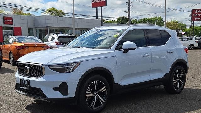 2025 Volvo XC40 B5 Core Bright Theme