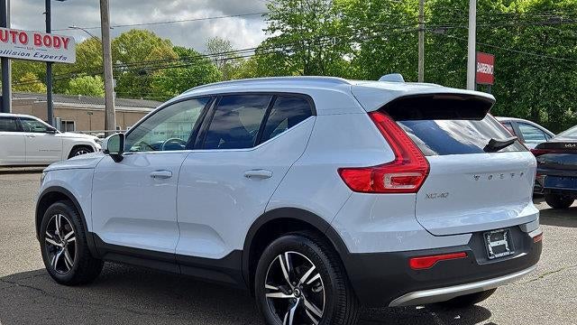 2025 Volvo XC40 B5 Core Bright Theme
