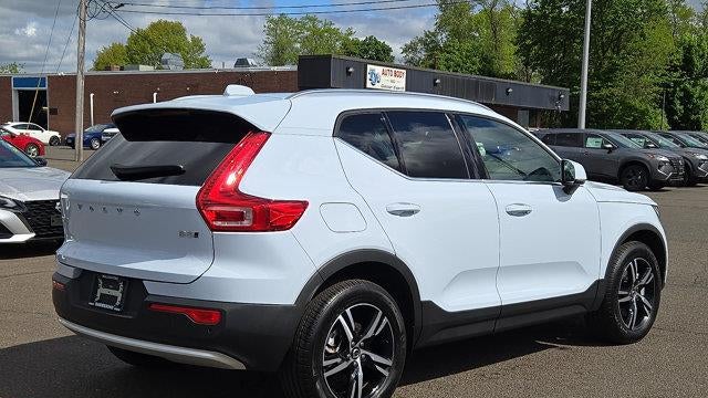 2025 Volvo XC40 B5 Core Bright Theme