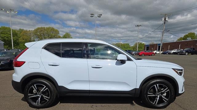 2025 Volvo XC40 B5 Core Bright Theme