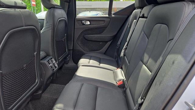 2025 Volvo XC40 B5 Core Bright Theme