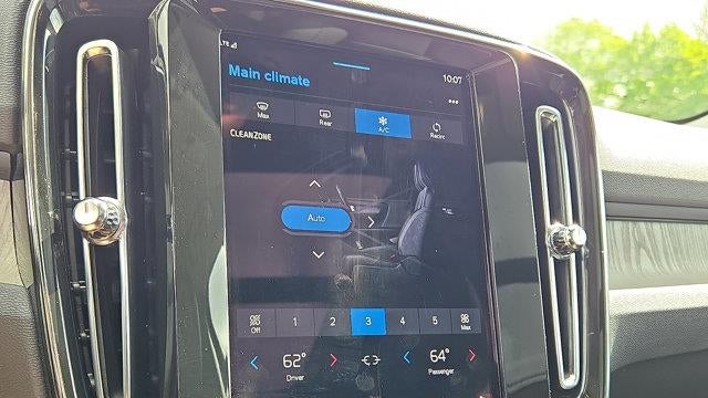 2025 Volvo XC40 B5 Core Bright Theme