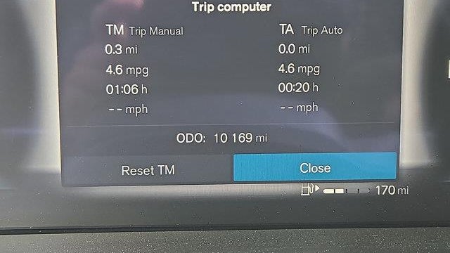 2025 Volvo XC40 B5 Core Bright Theme