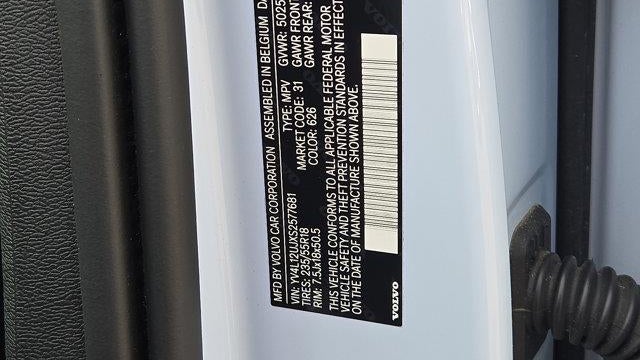 2025 Volvo XC40 B5 Core Bright Theme