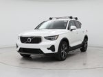 2024 XC40 Thumbnail 4