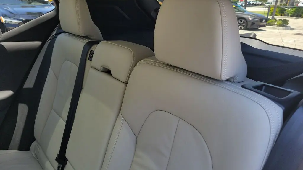 2023 Volvo XC40 B5 Plus Dark Theme
