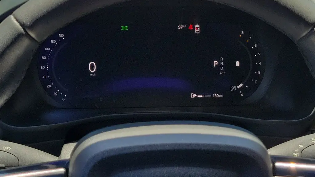 2023 Volvo XC40 B5 Plus Dark Theme