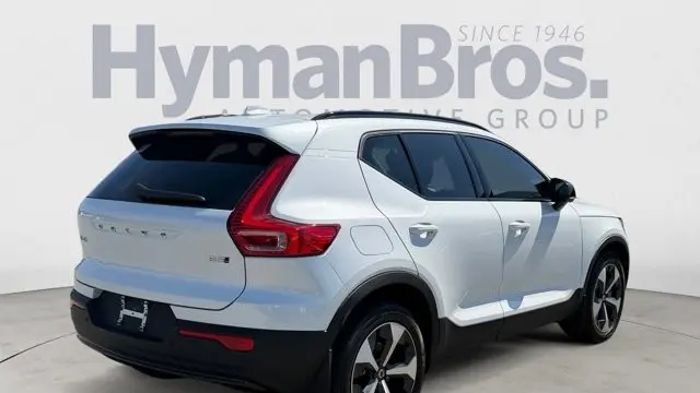 2023 Volvo XC40 B5 Plus Dark Theme