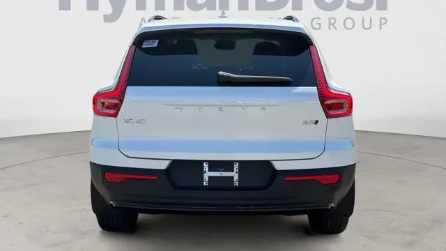 2023 Volvo XC40 B5 Plus Dark Theme