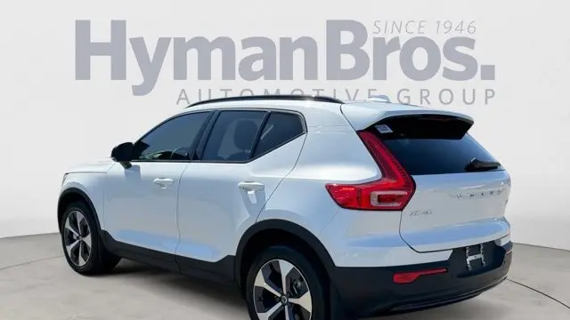 2023 Volvo XC40 B5 Plus Dark Theme