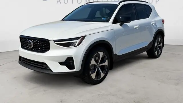 2023 Volvo XC40 B5 Plus Dark Theme