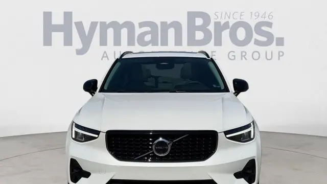 2023 Volvo XC40 B5 Plus Dark Theme