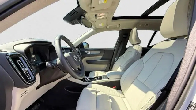 2023 Volvo XC40 B5 Plus Dark Theme
