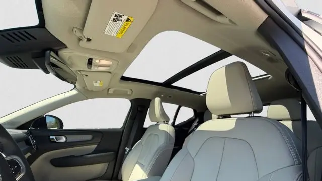 2023 Volvo XC40 B5 Plus Dark Theme