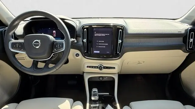2023 Volvo XC40 B5 Plus Dark Theme