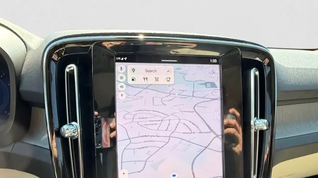2023 Volvo XC40 B5 Plus Dark Theme