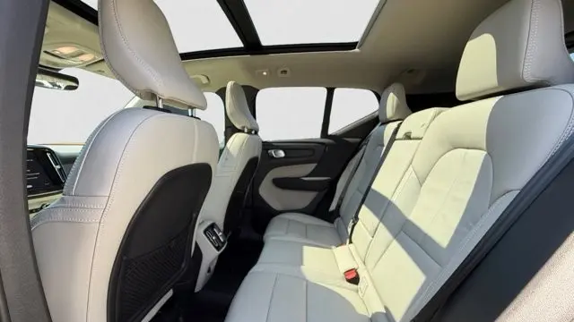 2023 Volvo XC40 B5 Plus Dark Theme