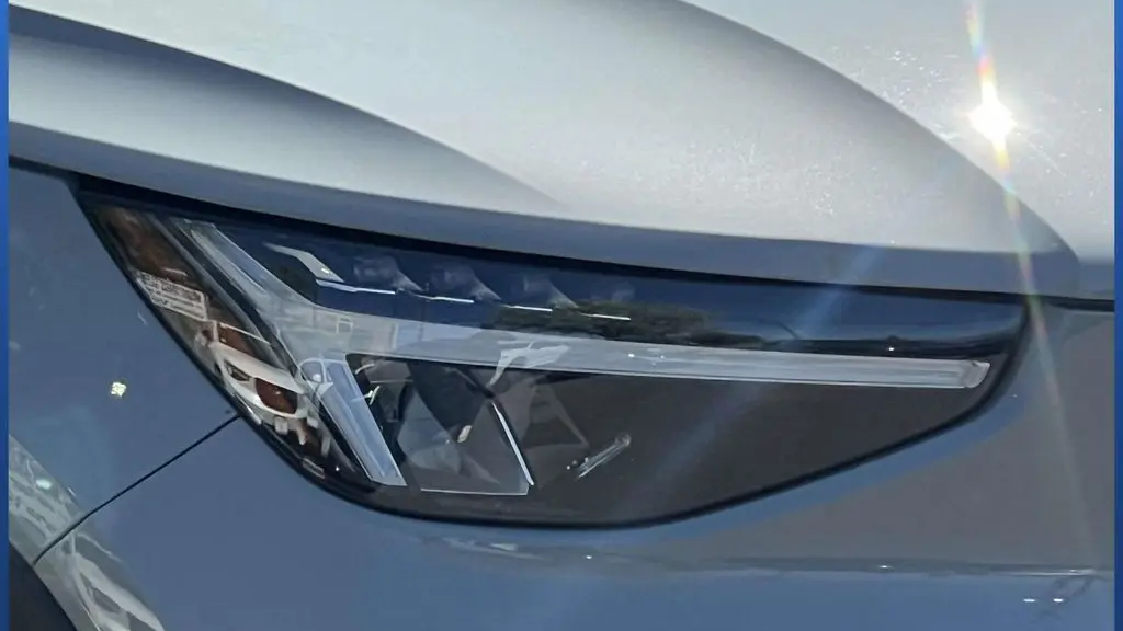 2024 Volvo XC40 B5 Plus Dark Theme