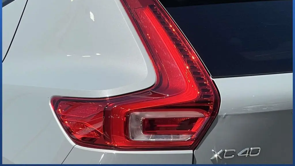 2024 Volvo XC40 B5 Plus Dark Theme