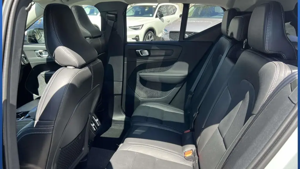 2024 Volvo XC40 B5 Plus Dark Theme