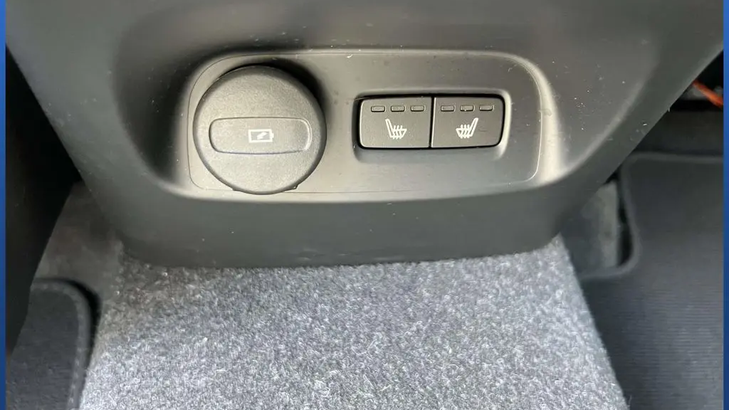 2024 Volvo XC40 B5 Plus Dark Theme