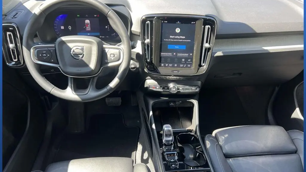 2024 Volvo XC40 B5 Plus Dark Theme