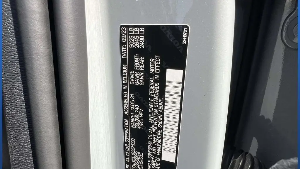 2024 Volvo XC40 B5 Plus Dark Theme