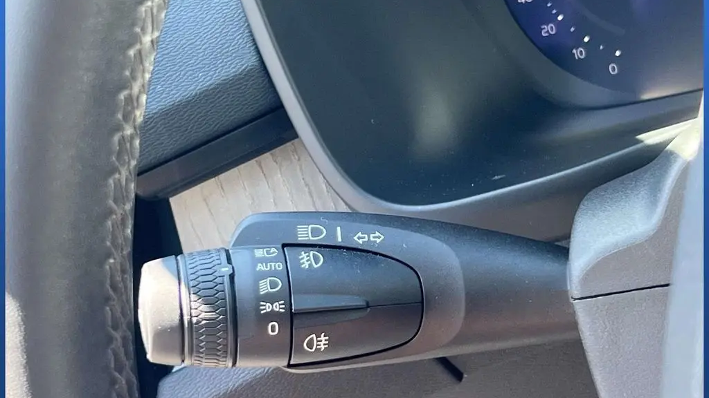 2024 Volvo XC40 B5 Plus Dark Theme