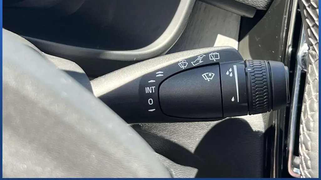 2024 Volvo XC40 B5 Plus Dark Theme