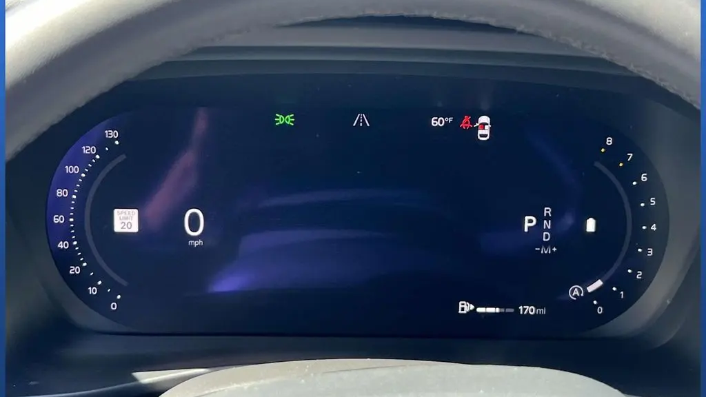 2024 Volvo XC40 B5 Plus Dark Theme
