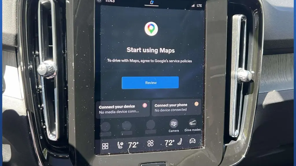 2024 Volvo XC40 B5 Plus Dark Theme