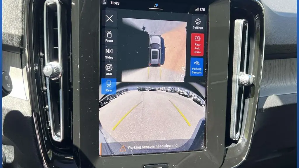 2024 Volvo XC40 B5 Plus Dark Theme