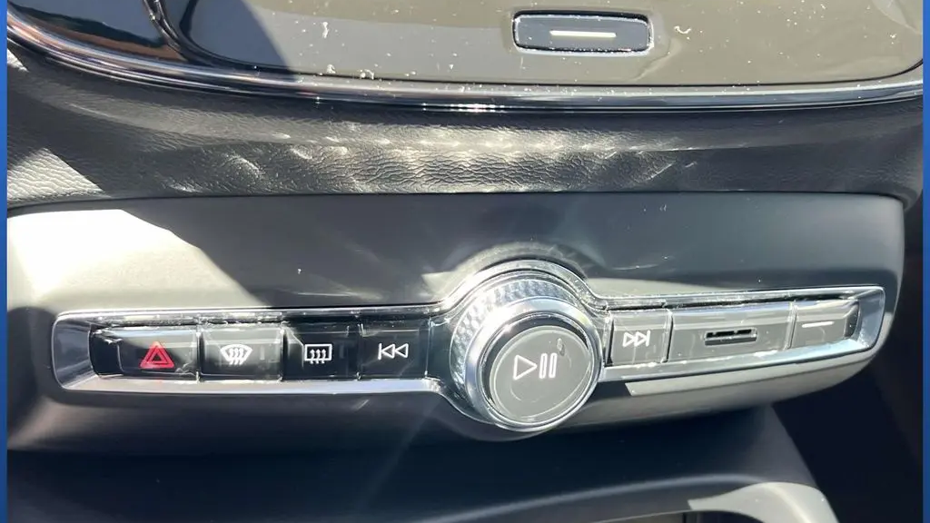 2024 Volvo XC40 B5 Plus Dark Theme