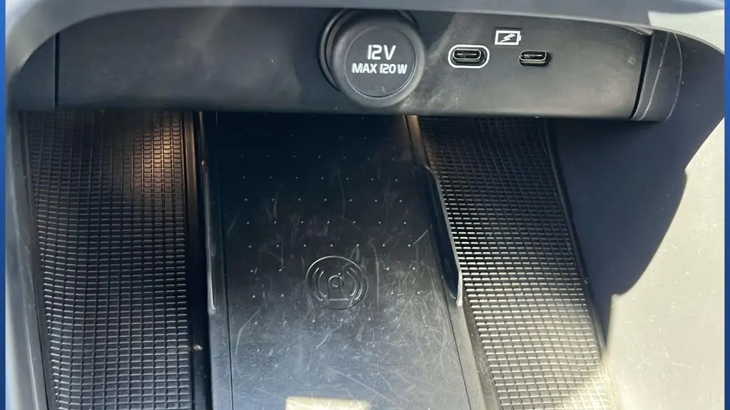 2024 Volvo XC40 B5 Plus Dark Theme