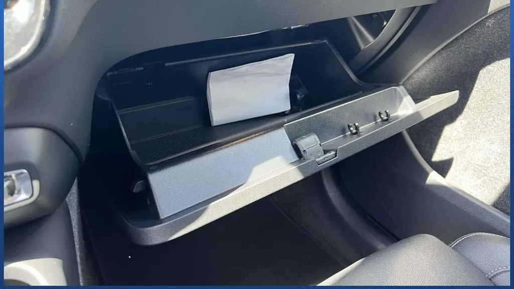 2024 Volvo XC40 B5 Plus Dark Theme