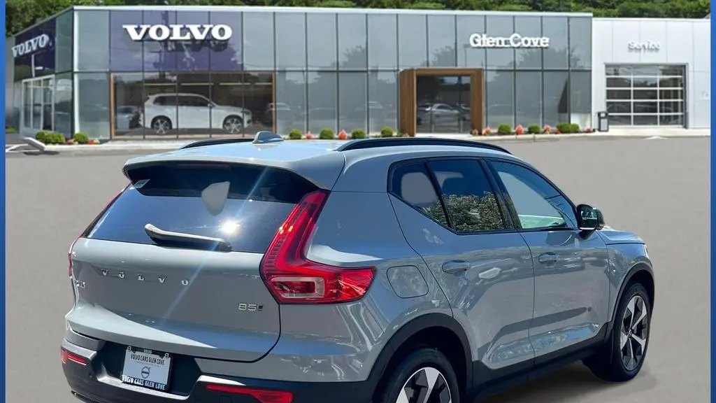 2024 Volvo XC40 B5 Plus Dark Theme