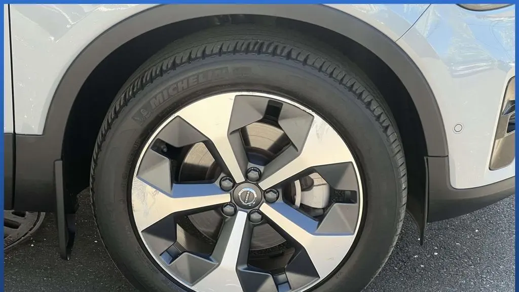 2024 Volvo XC40 B5 Plus Dark Theme