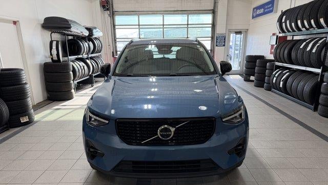 2023 Volvo XC40 B5 Plus Dark Theme