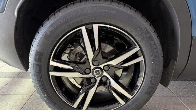 2023 Volvo XC40 B5 Plus Dark Theme
