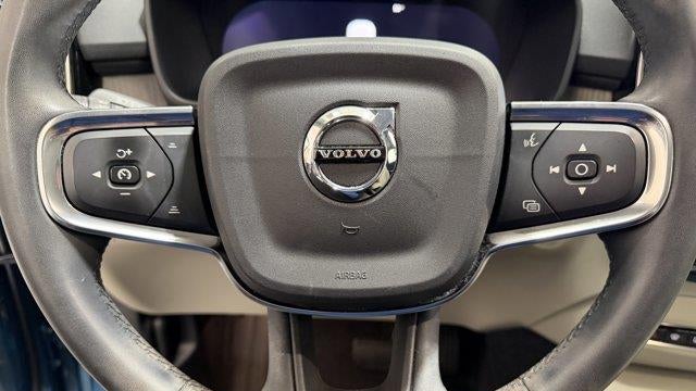 2023 Volvo XC40 B5 Plus Dark Theme