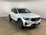2024 XC40 Thumbnail 3