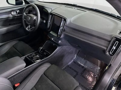 2023 Volvo XC40 AWD B5 Plus Dark Theme 4DR SUV