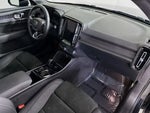 2023 XC40 Thumbnail 32