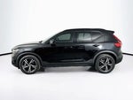2023 XC40 Thumbnail 3