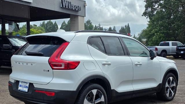 2024 Volvo XC40 B5 Plus Dark Theme