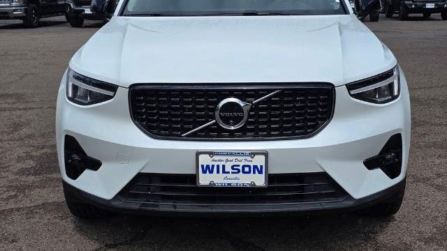 2024 Volvo XC40 B5 Plus Dark Theme