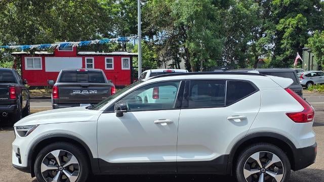 2024 Volvo XC40 B5 Plus Dark Theme