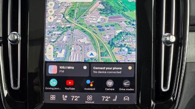 2024 Volvo XC40 B5 Plus Dark Theme