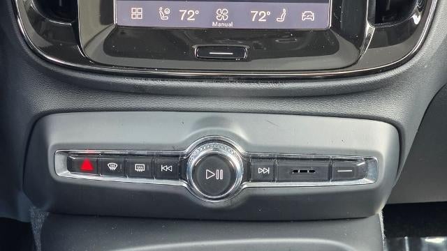 2024 Volvo XC40 B5 Plus Dark Theme